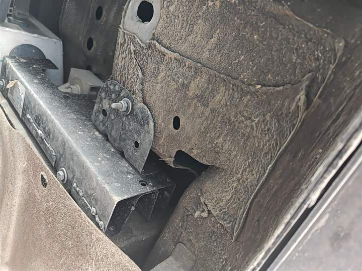 Фото 19 - Hongqi E-QM5