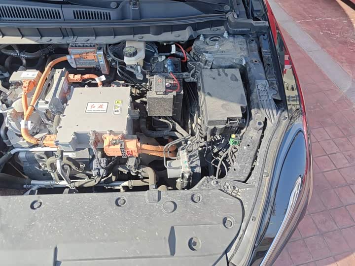 Фото 22 - Hongqi E-QM5