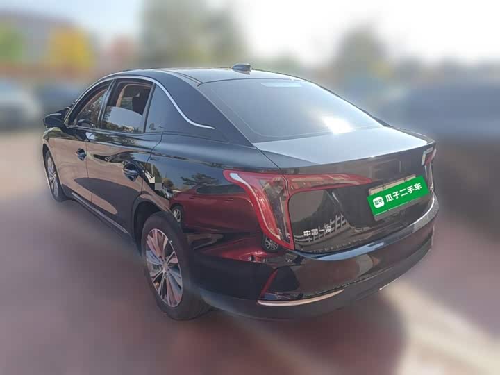 Фото 27 - Hongqi E-QM5