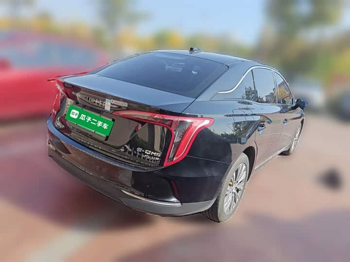 Фото 29 - Hongqi E-QM5