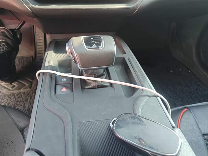 Фото 7 - Hongqi E-QM5