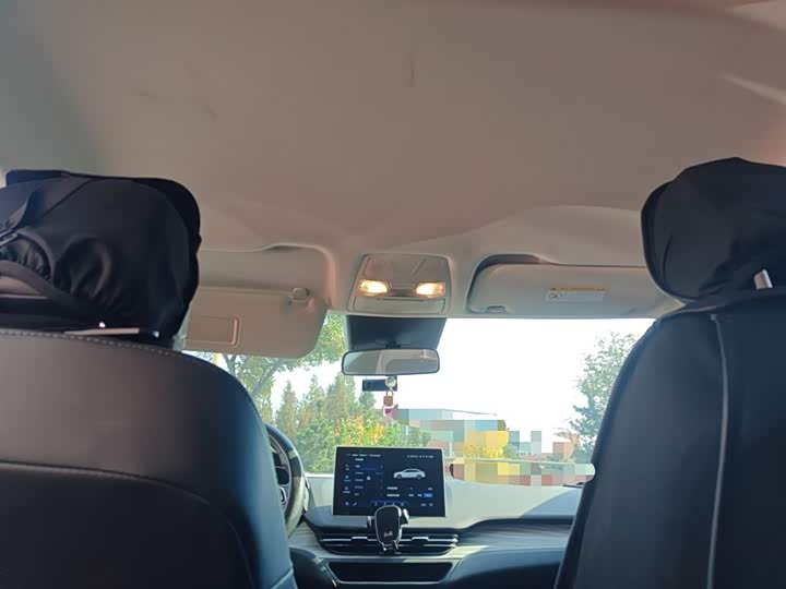 Фото 9 - Hongqi E-QM5