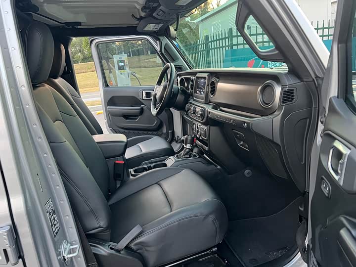 Фото 12 - Jeep Wrangler