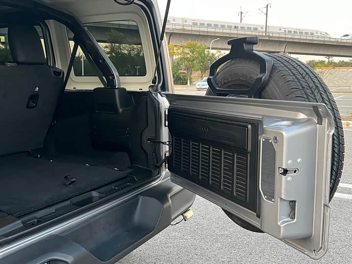 Фото 14 - Jeep Wrangler