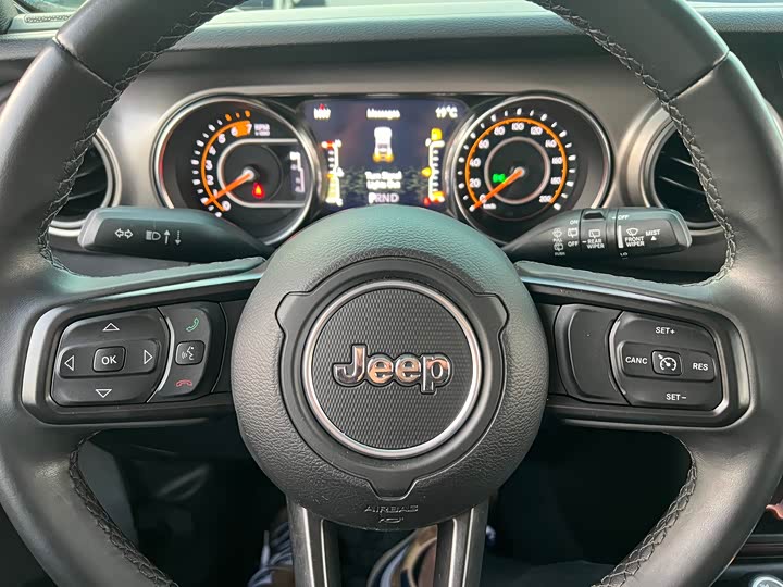 Фото 15 - Jeep Wrangler