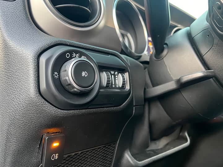 Фото 17 - Jeep Wrangler