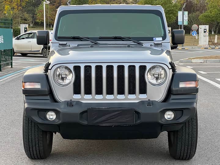 Фото 2 - Jeep Wrangler