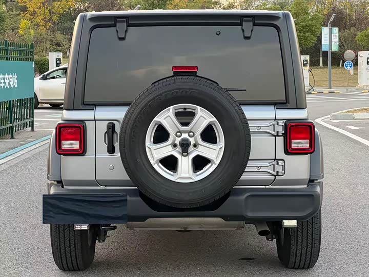 Фото 6 - Jeep Wrangler