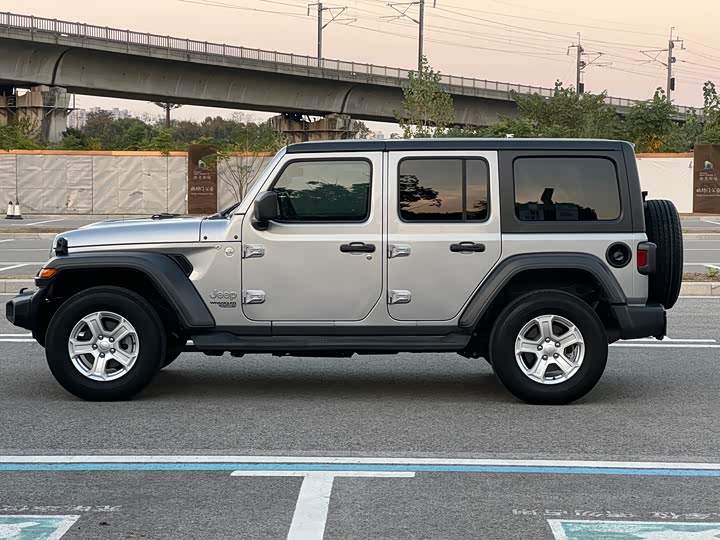 Фото 7 - Jeep Wrangler