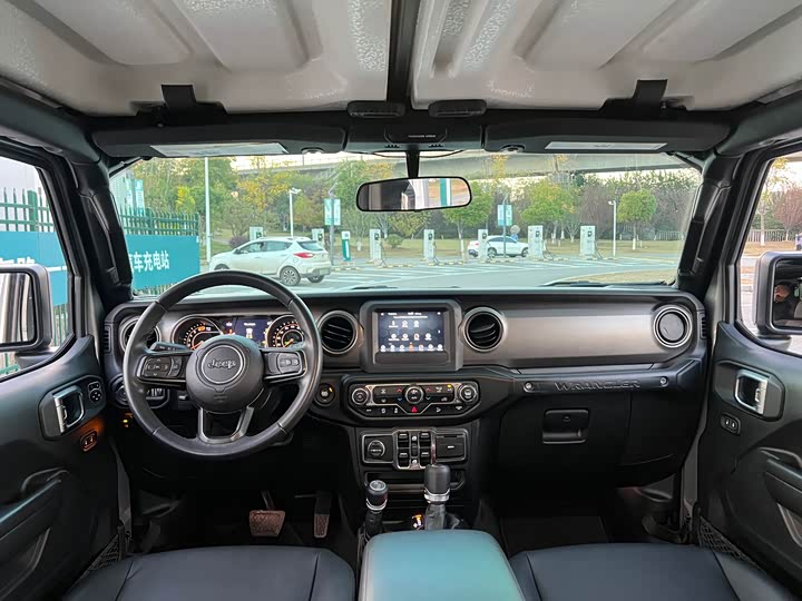 Фото 9 - Jeep Wrangler