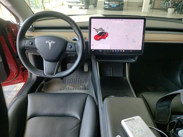 Фото 10 - Tesla Model 3