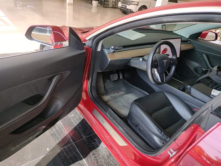 Фото 16 - Tesla Model 3