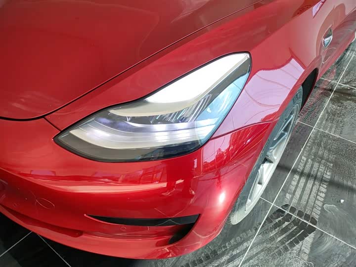 Фото 24 - Tesla Model 3