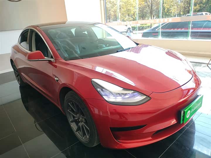 Фото 4 - Tesla Model 3