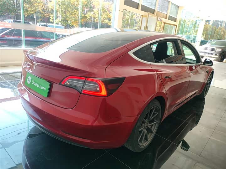 Фото 7 - Tesla Model 3