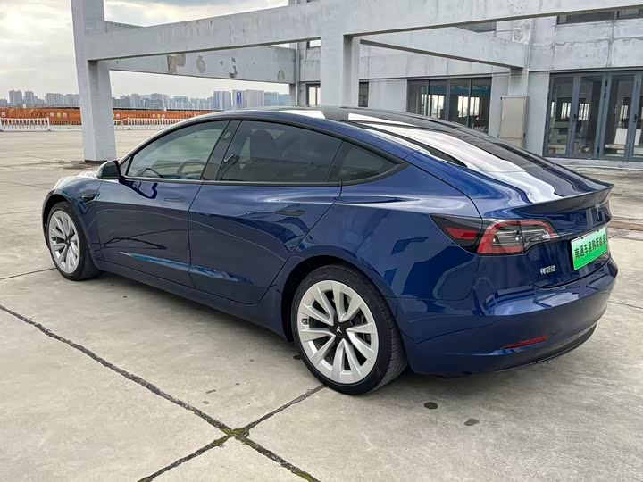 Фото 13 - Tesla Model 3