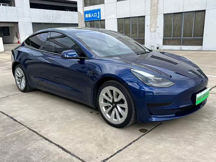 Фото 3 - Tesla Model 3