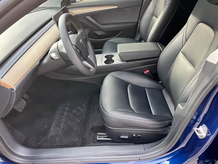 Фото 4 - Tesla Model 3