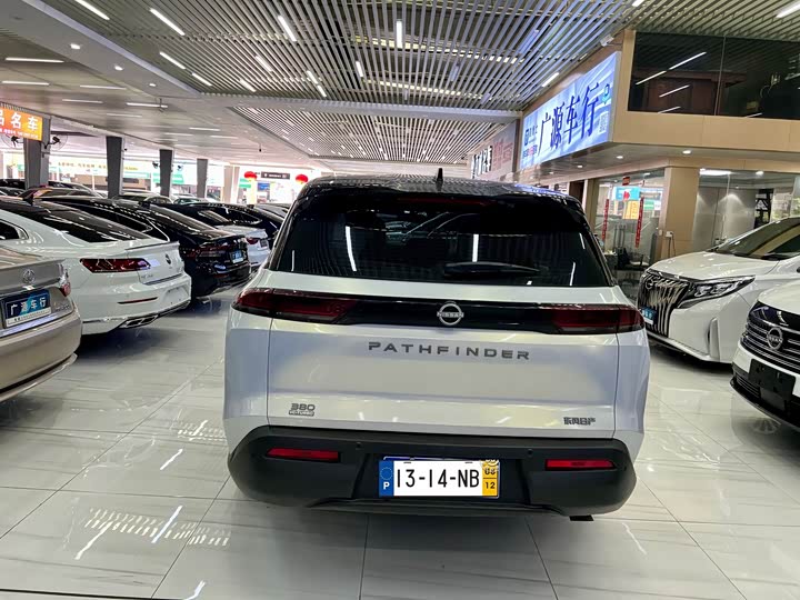 Фото 7 - Nissan Pathfinder