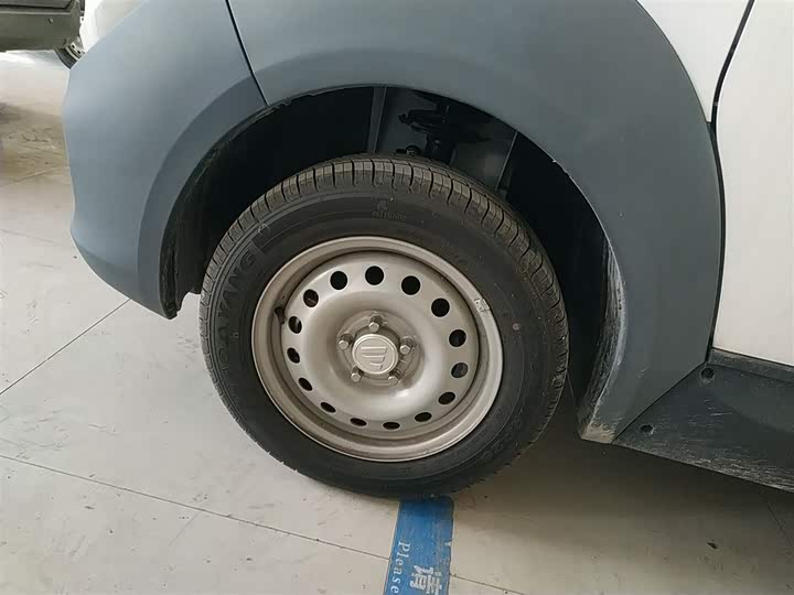 Фото 23 - Foton Smart Smurf E7