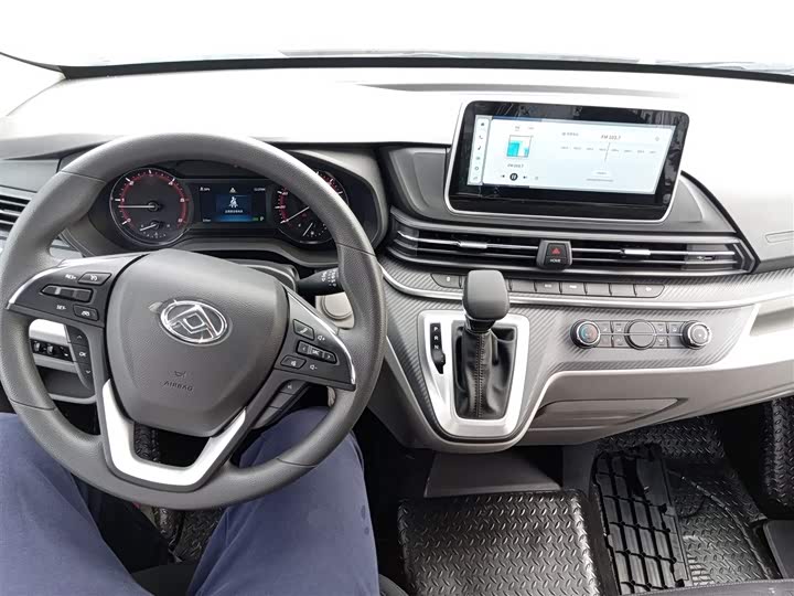 Фото 13 - Maxus V90