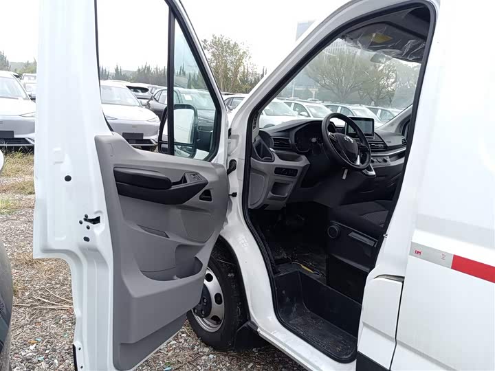 Фото 14 - Maxus V90