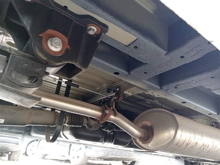 Фото 17 - Maxus V90