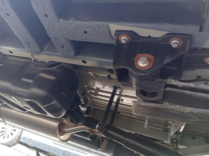 Фото 18 - Maxus V90