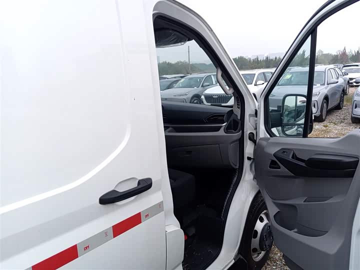 Фото 20 - Maxus V90