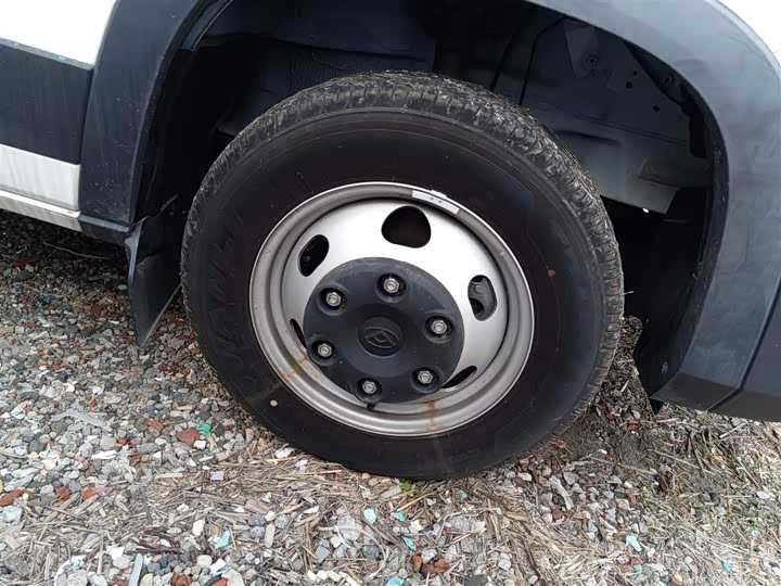 Фото 31 - Maxus V90