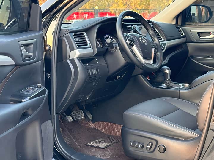 Фото 4 - Toyota Highlander