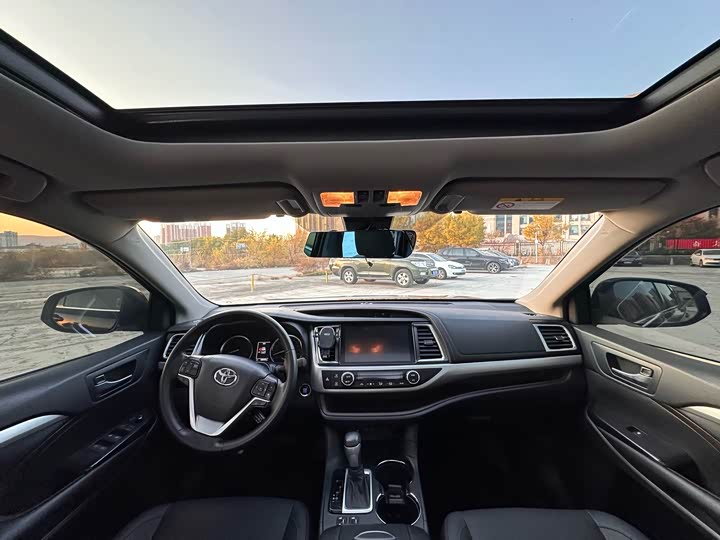 Фото 6 - Toyota Highlander