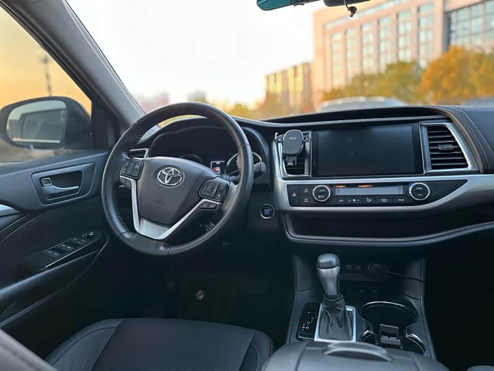 Фото 7 - Toyota Highlander