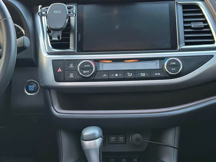 Фото 9 - Toyota Highlander