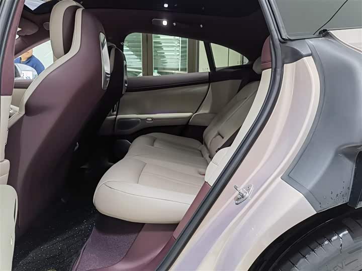 Фото 11 - Xiaomi YU7