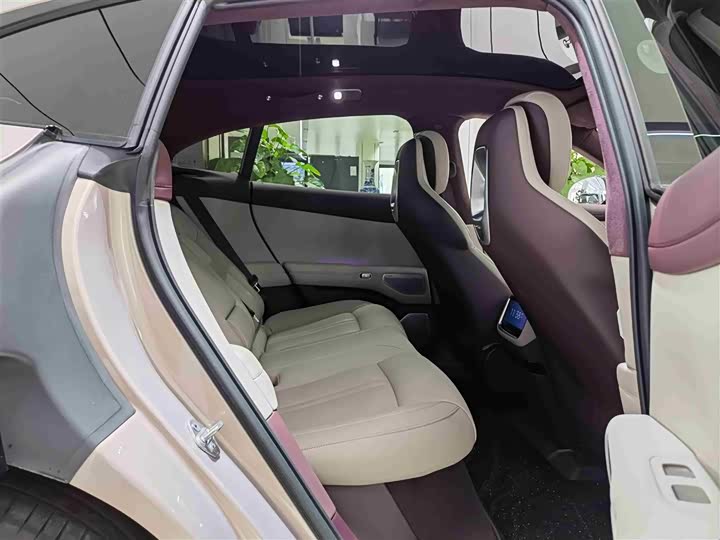 Фото 17 - Xiaomi YU7