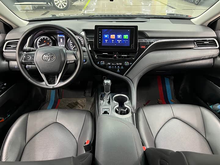 Фото 11 - Toyota Camry