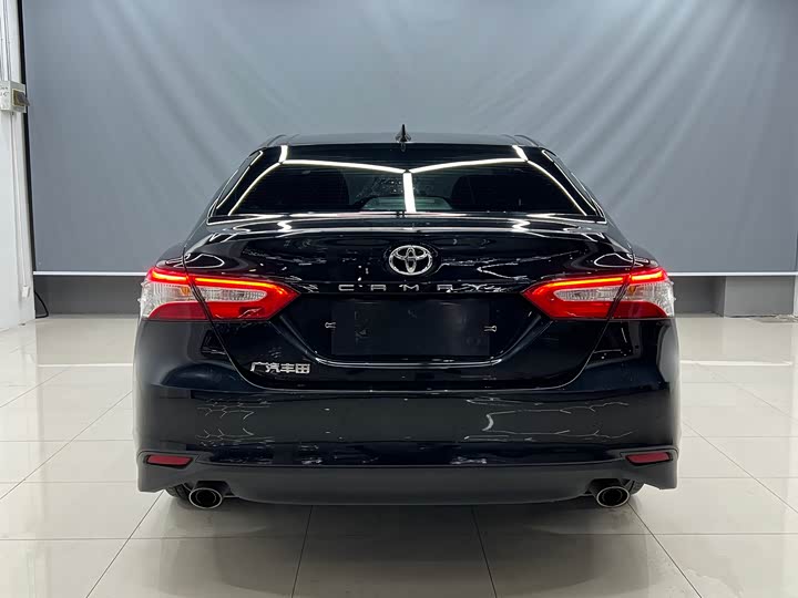 Фото 17 - Toyota Camry