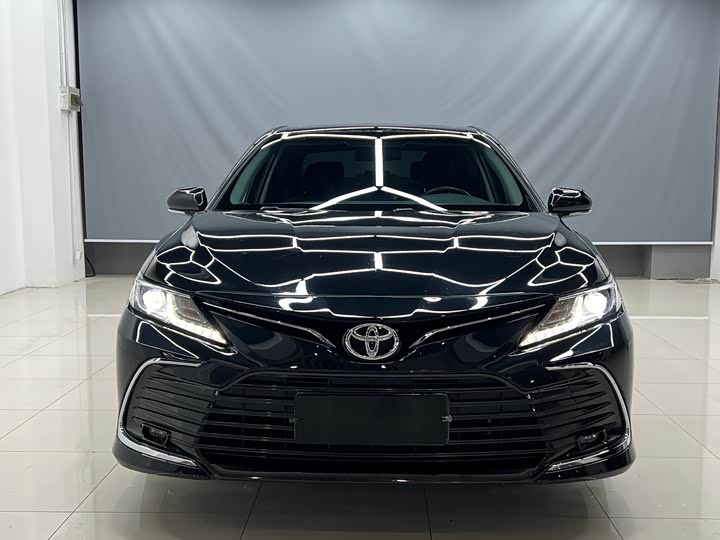 Фото 2 - Toyota Camry