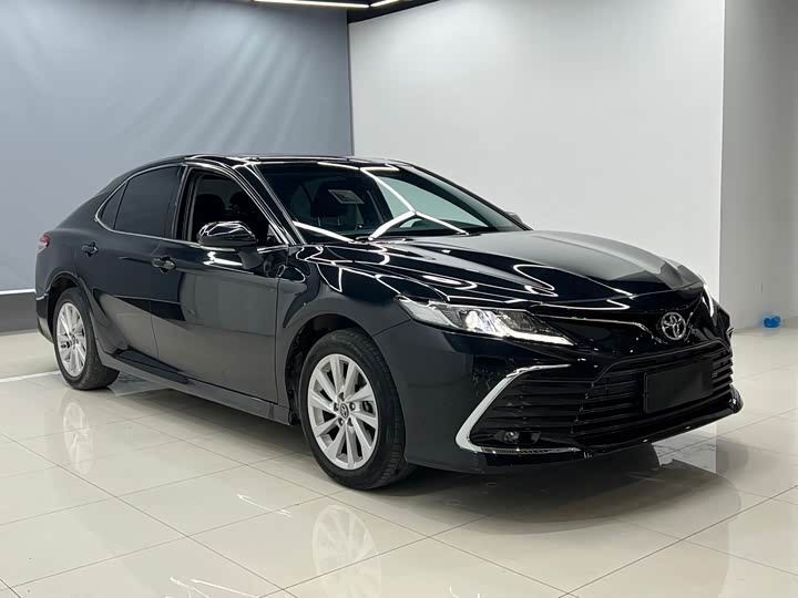 Фото 3 - Toyota Camry