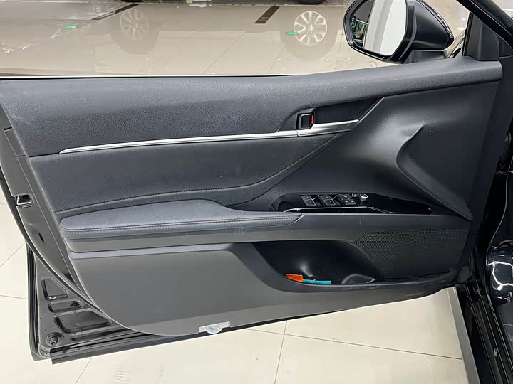 Фото 5 - Toyota Camry