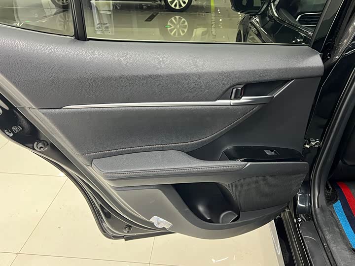 Фото 8 - Toyota Camry