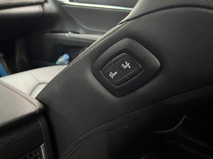 Фото 9 - Toyota Camry