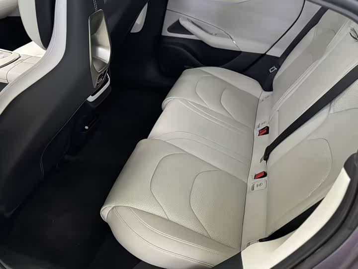 Фото 4 - Xiaomi SU7