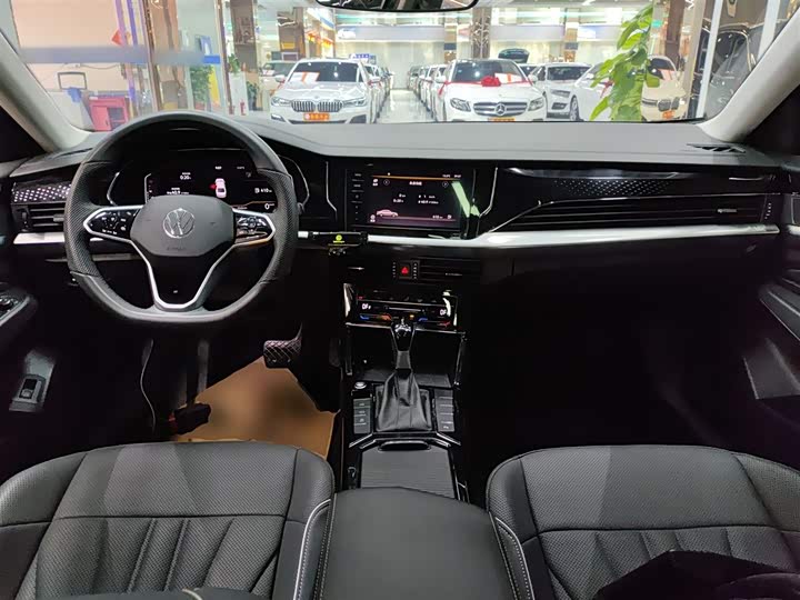 Фото 10 - Volkswagen Passat