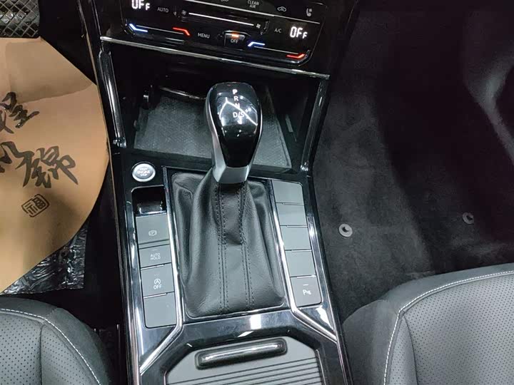 Фото 14 - Volkswagen Passat