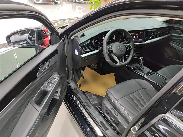 Фото 16 - Volkswagen Passat