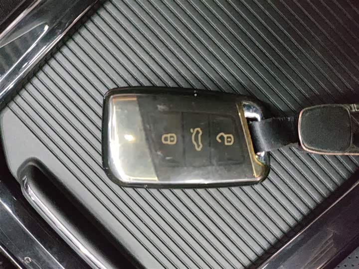 Фото 9 - Volkswagen Passat