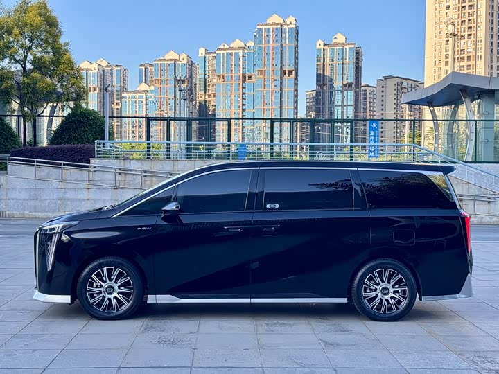 Фото 3 - GAC Trumpchi E9