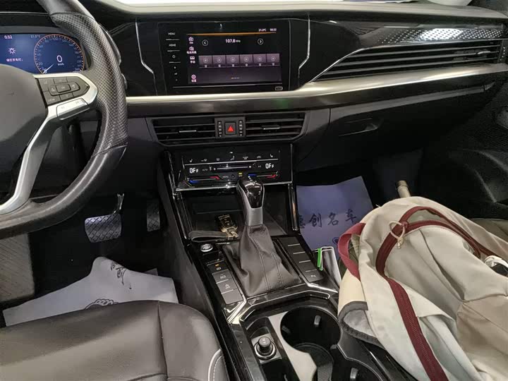 Фото 13 - Volkswagen Passat